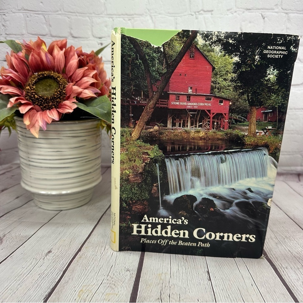 vintage 1985 National Geographic's 'America's Hidden Corners' Book